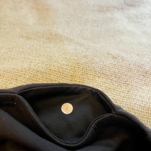 Lululemon Black Cropped Leggings Size 6 - Picture 5 of 5